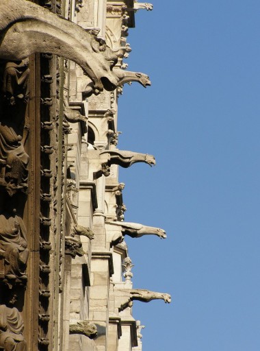 800px-Notre-Dame_Rzygacze